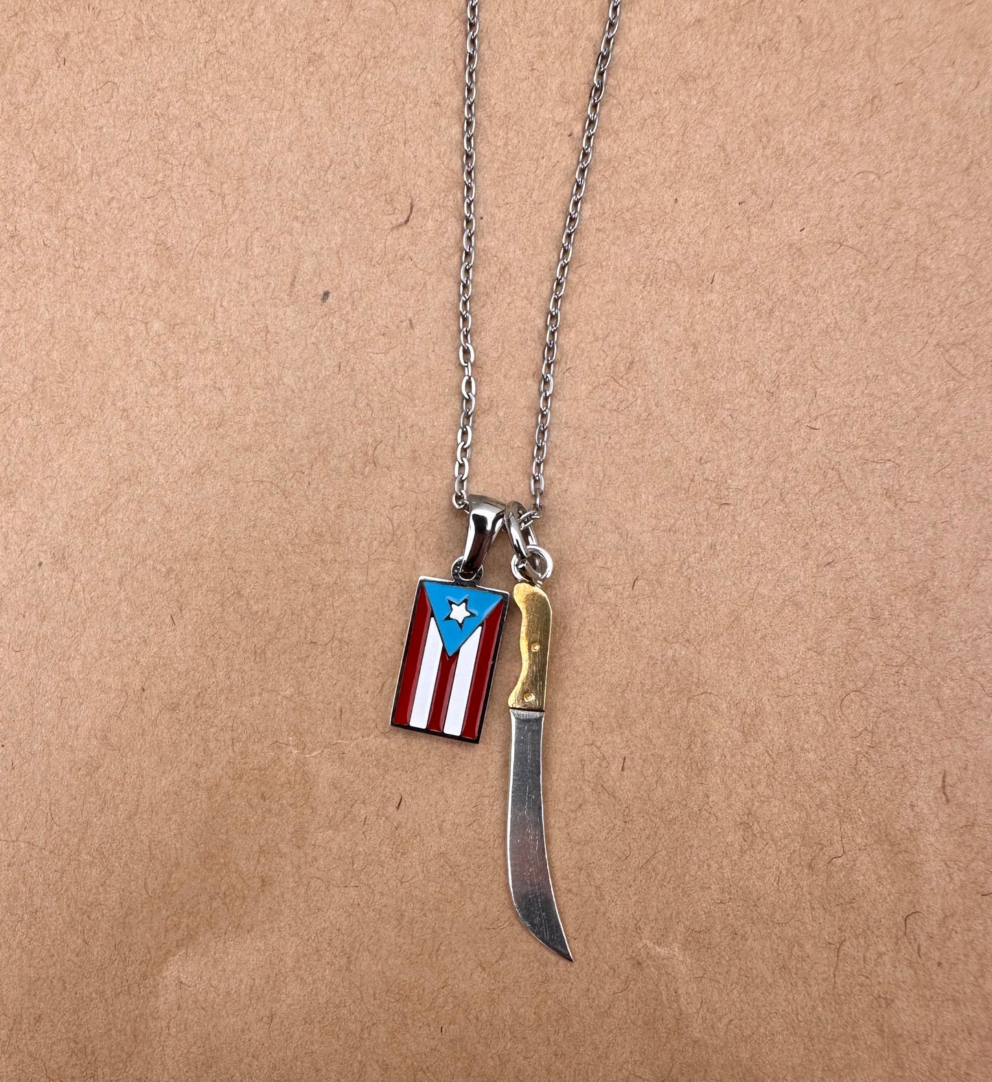 Bandera de Puerto Rico con machete color plata