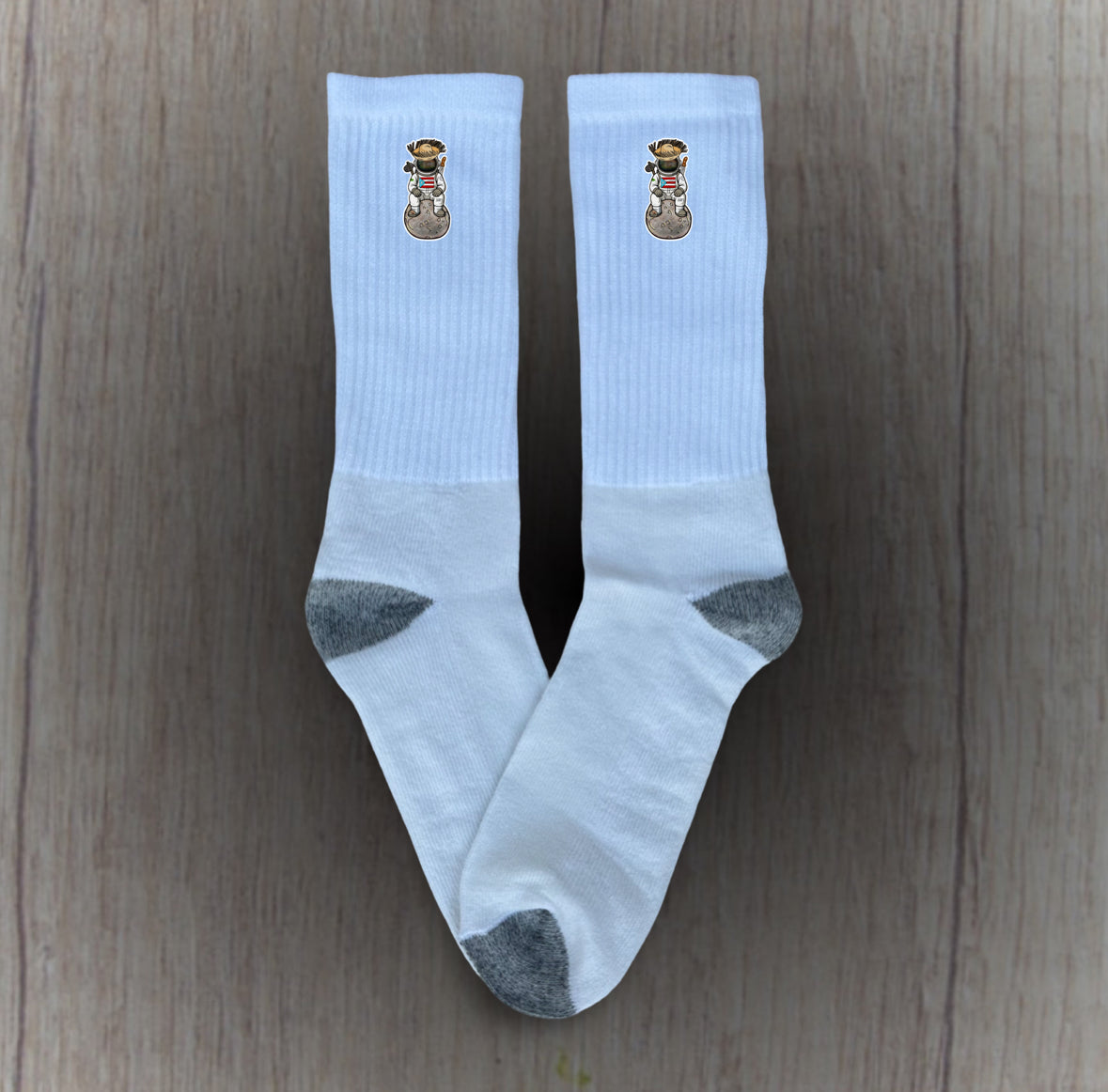 Medias de Boricua en la luna