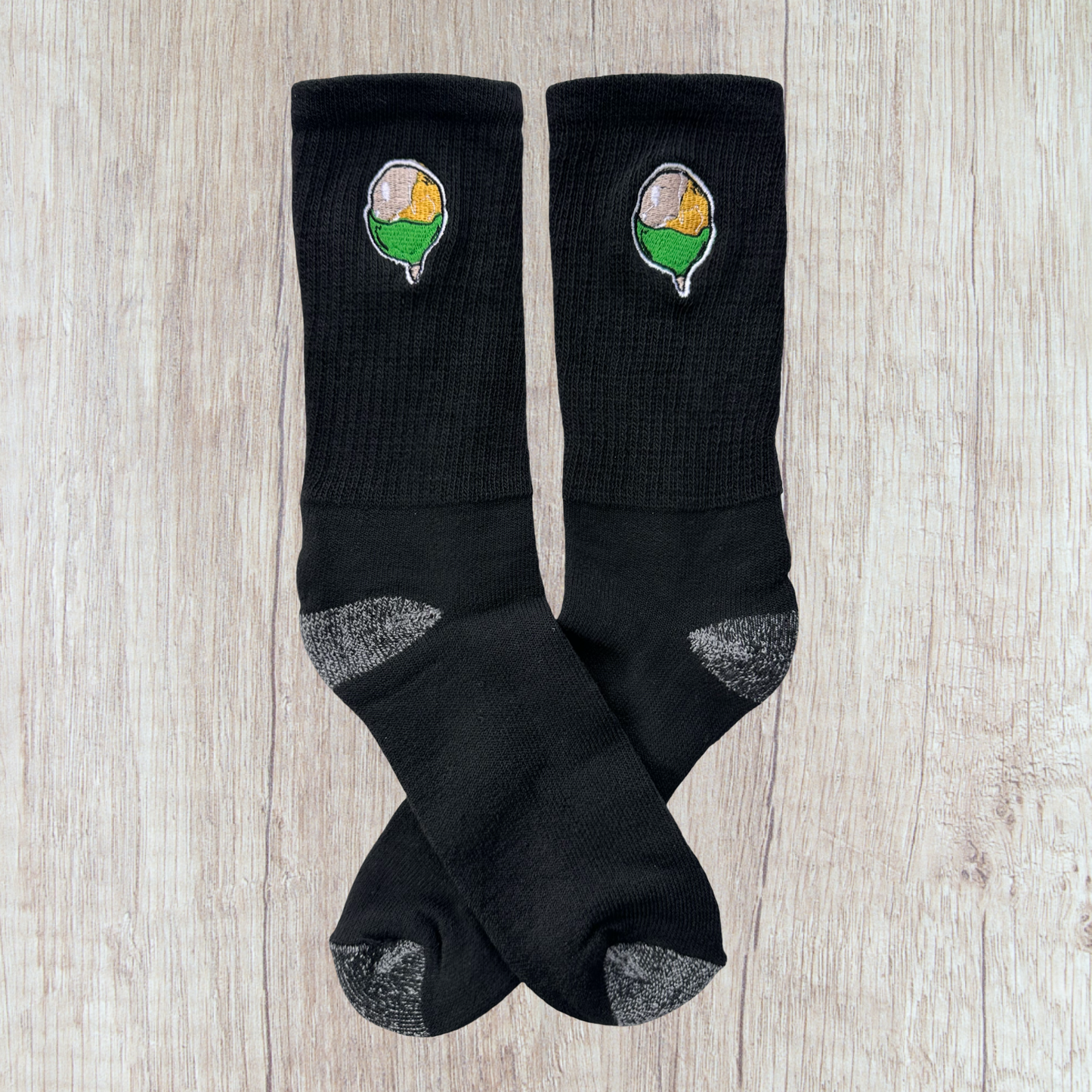 Medias bordadas de Quenepa