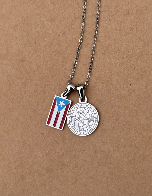 Bandera de Puerto Rico con moneda color plata
