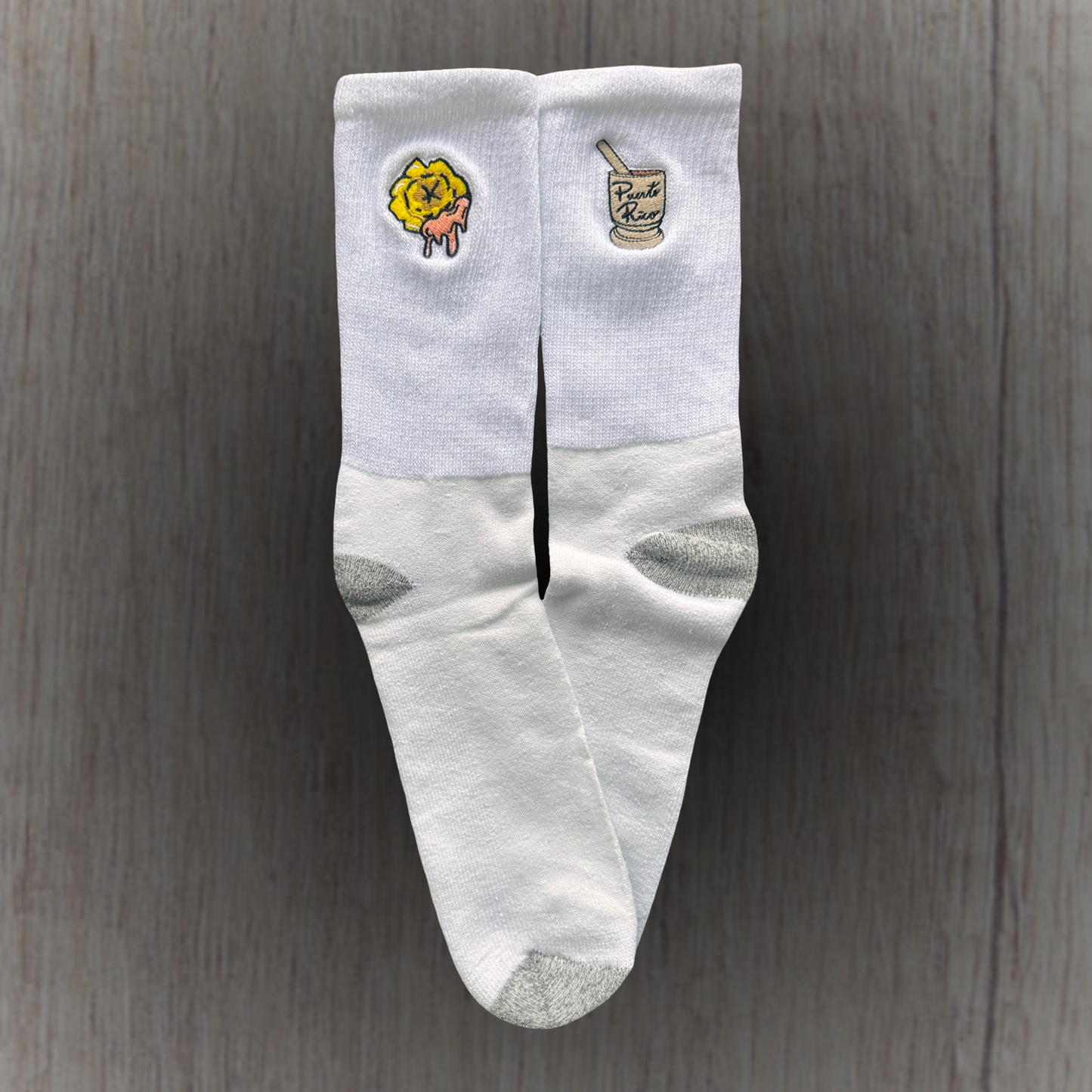 Medias bordadas de Tostón con Pilón