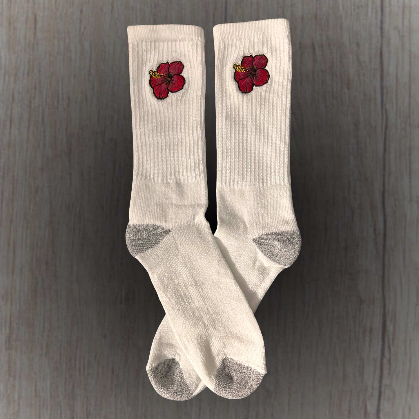 Medias bordadas de Flor de Maga