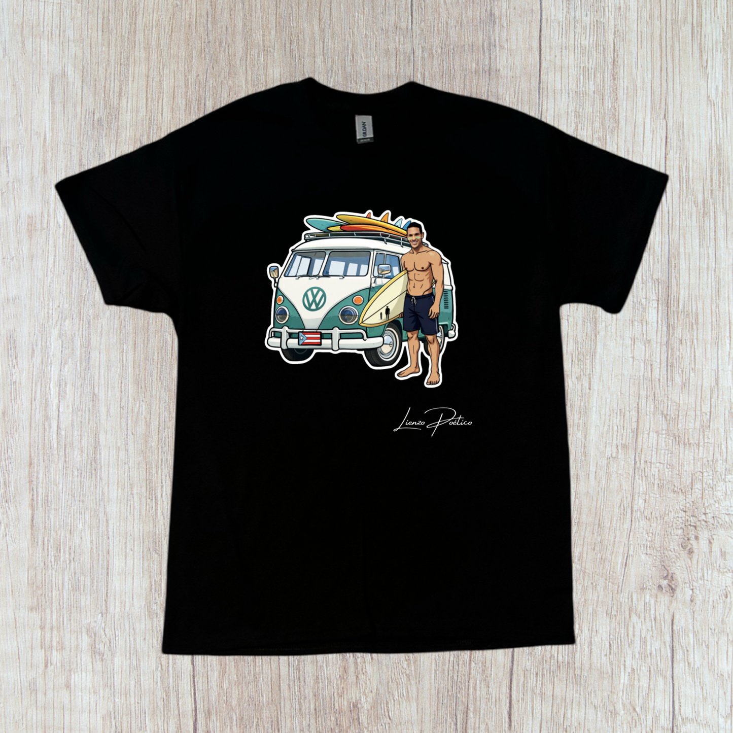 T-shirt o Crop Top de Guagua Volky con Surfer