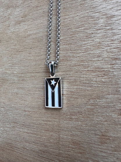 Bandera de Puerto Rico negra y blanca color plata