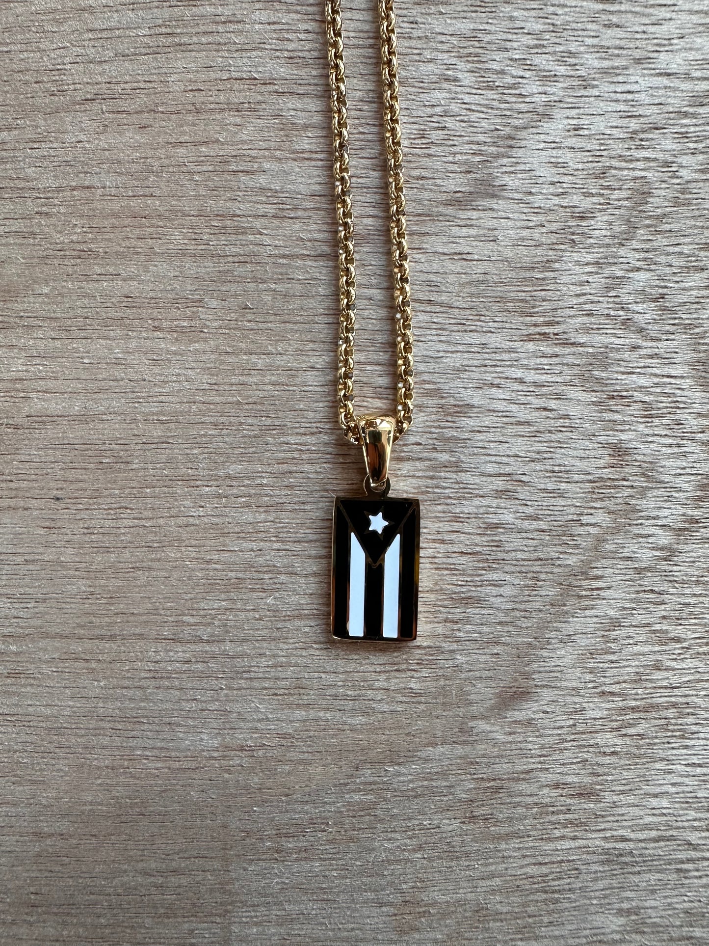 Bandera de Puerto Rico negra y blanca color oro