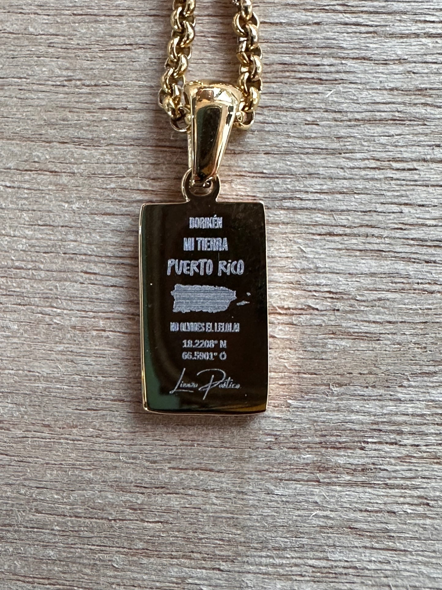 Bandera de Puerto Rico negra y blanca color oro